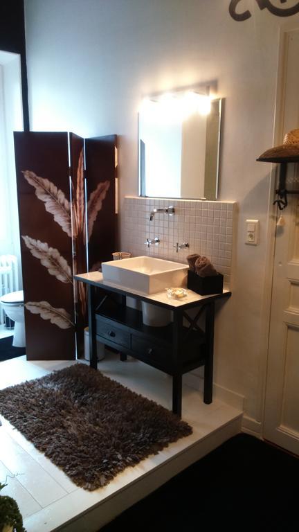 Chambres D'Hotes Maison Auguste 살롱드프로방스 객실 사진