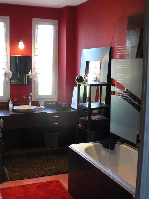 Chambres D'Hotes Maison Auguste 살롱드프로방스 객실 사진